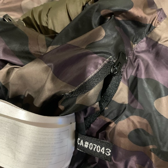 EUC reversible light weight down filled jacket. - Picture 1 of 11